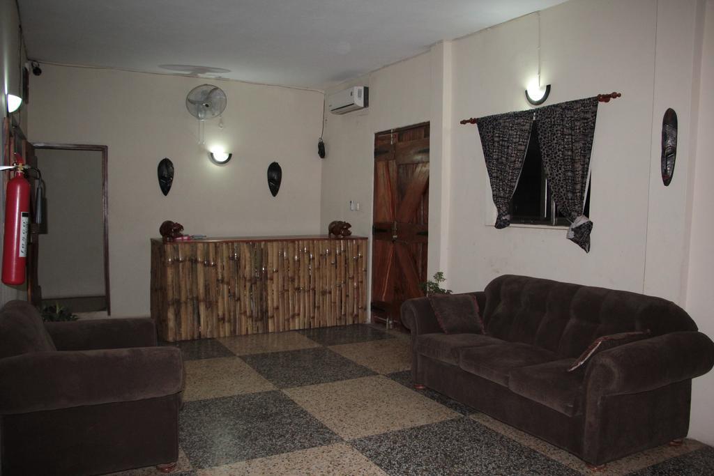 The Sleepy Hippo Hotel Accra Exterior photo